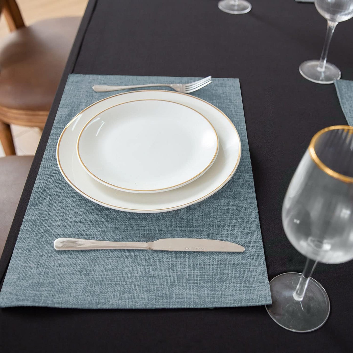 Cloth Placemats Set of 8, Linen Type Fabric Placemats Machine Washable Heat Resistant Placemats Wrinkle Free Thick Polyester Kitchen Place Mats for Dining Table (Light Gray)