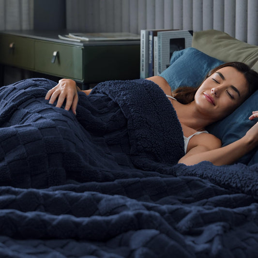 Pawque Super Soft Cozy Throw Blanket King Size for Couch Bed, Fluffy Sherpa Fleece Reversible Thick Warm Fuzzy Blanket for All-Season, 3D Checkered Jacquard Decorative Blankets, Navy Blue, 108"x90"