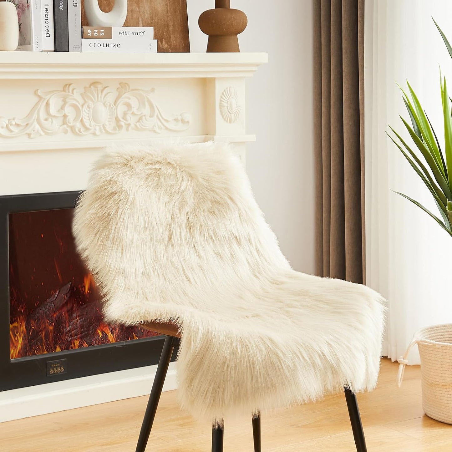 AMTOVO Faux Fur Rug, Beige Small Area Rug, Fluffy Sheepskin Rug, Fuzzy Ultra Soft 2 x 3 ft Shag Rugs for Bedroom Sofa Throw Cushion Room Decor, Sheepskin