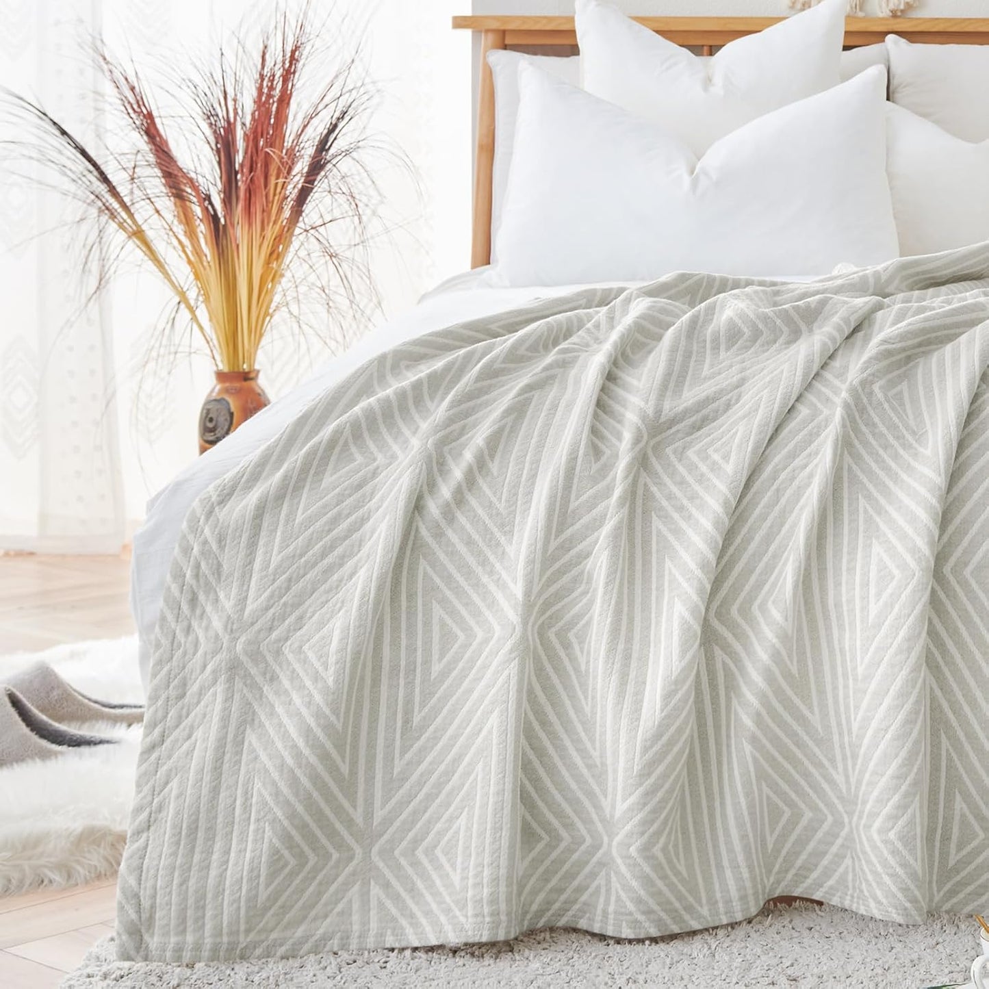 jinchan Boho 100% Cotton Blanket Muslin Twin Size 60x80 Inches Lightweight 3-Layer Geometric Triangle Striped Reversible Quilt Throw Soft Breathable Comfy All Seasons for Couch Bed Decor, Light Grey