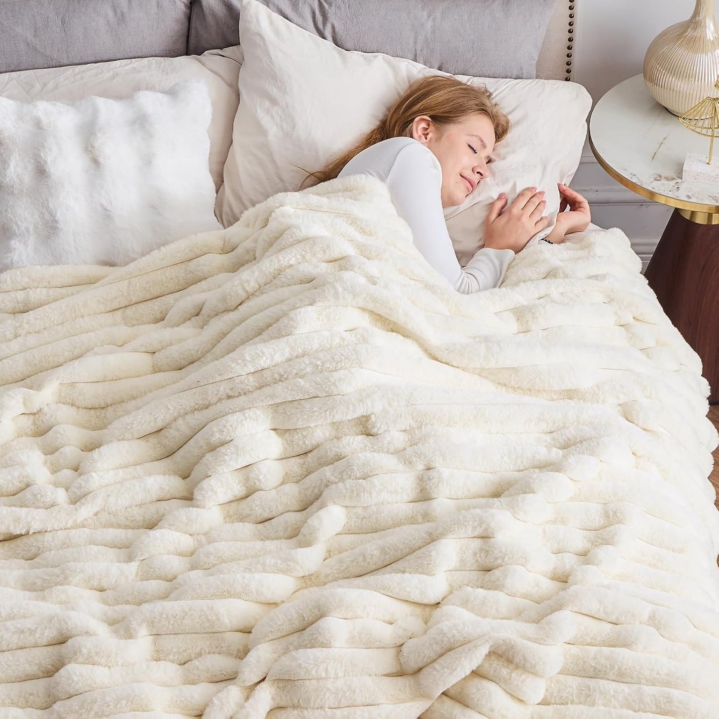 NEWCOSPLAY Faux Fur Throw Blanket Ivory 3D Ribbed Plush Thick Warm Blanket for Couch Sofa Bed 850GSM (Ivory Ribbed, Throw(50"x60"))