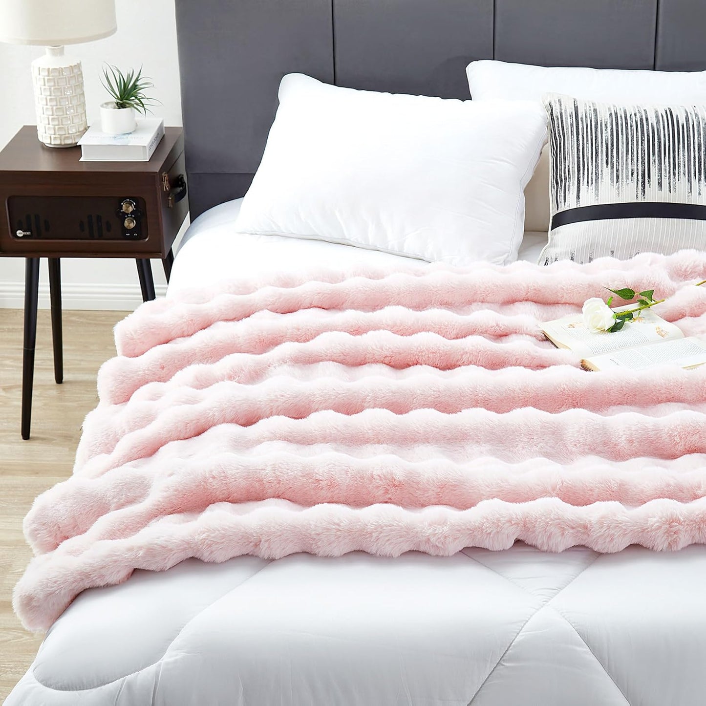 DREAMNINE Decorative Soft Thick Fuzzy Bubble Faux Rabbit Fur Throw Blanket for Couch Sofa, Reversible Plush Warm Fluffy Blankets for Winter, Luxury Cute Cozy Furry Fur Blanket for Bed, 50" x 60", Pink