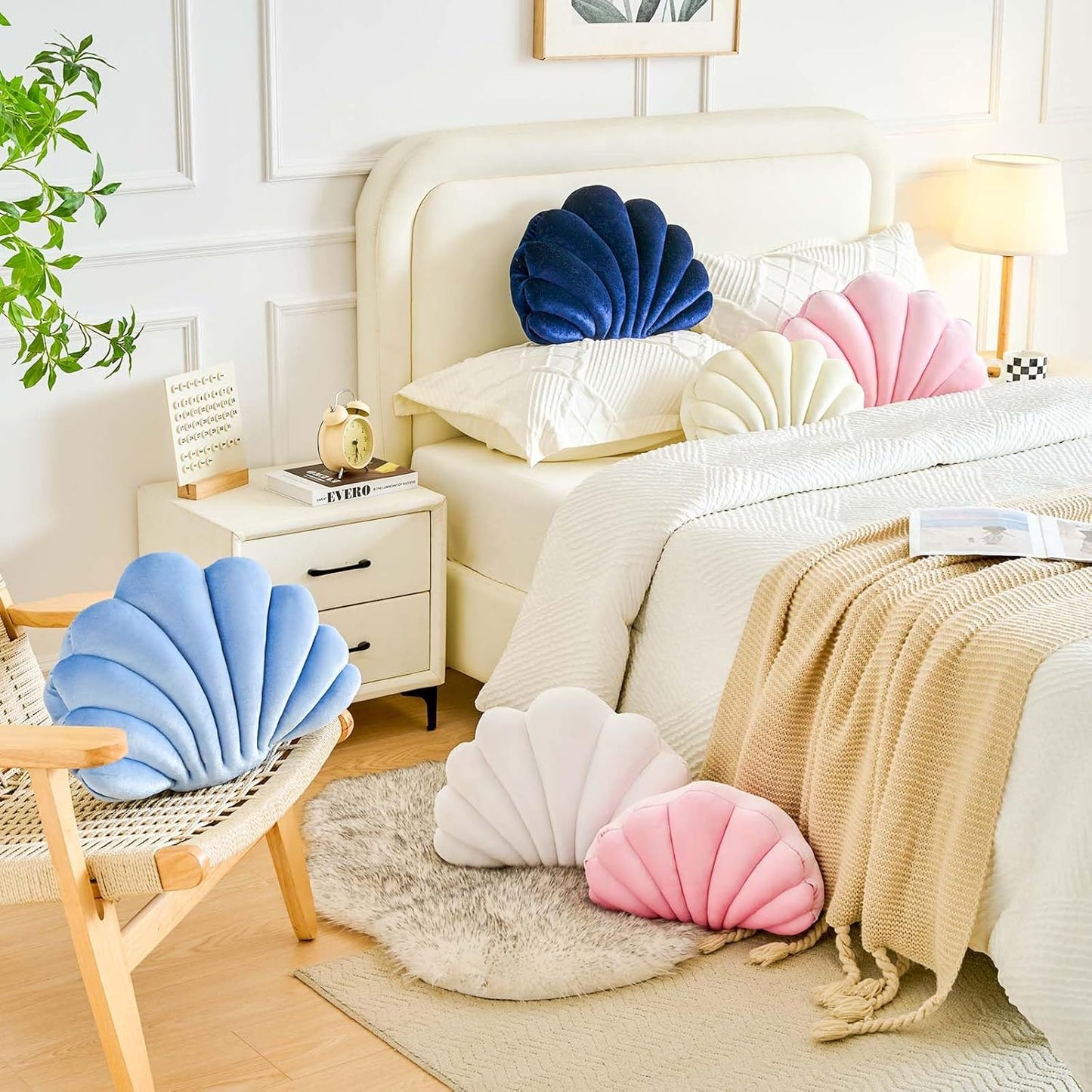 Pink Seashell Throw Pillows, Shell Shaped Throw Pillows, 13 Inch Soft Velvet Home Decorative Pillow Plush Cushion for Bed Couch Living Sofa Room Decor Accent Throw Pillow
