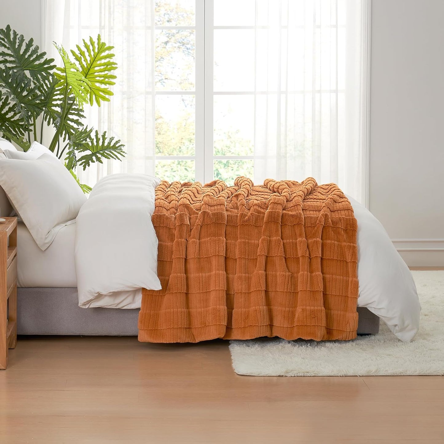 Amélie Home Luxury Striped Faux Fur Throw Blanket for Couch, Embossed Split Fur Cozy Fuzzy Fluffy Luxurious Soft Plush Sofa Chair Bed Gift Blankets for Women Men Wife Friend, 88"x90", Brown