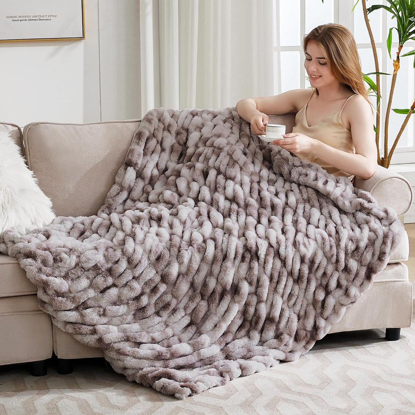 Ultra Soft Luxury Faux Fur Throw Blanket for Counch,Fuzzy Fluffy Plush Warm Cozy Elegant Wrinkled Blanket for Sofa Bedroom Living Room,（50"x60",Tie-dye Taupe）
