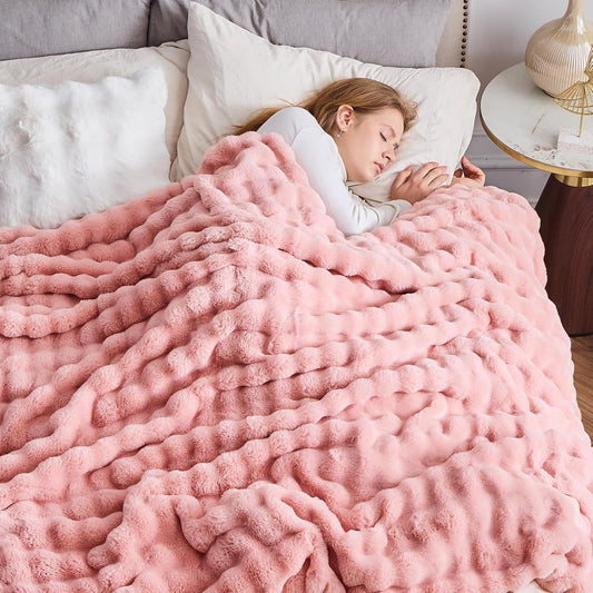 NEWCOSPLAY Faux Fur Queen Blanket Pink Bubble Blanket Thick Warm Soft for Couch Sofa Bed 550GSM (Pink, Queen(90"x90"))