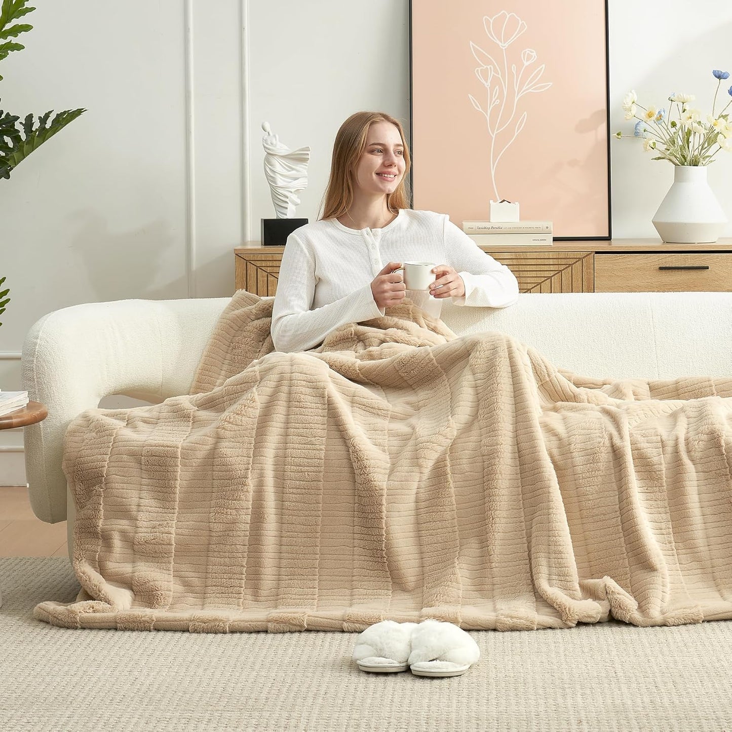 Amélie Home Luxury Striped Faux Fur Throw Blanket for Couch, Embossed Split Fur Cozy Fuzzy Fluffy Luxurious Soft Plush Sofa Chair Bed Gift Blankets for Women Men Wife Friend, 88"x90", Beige