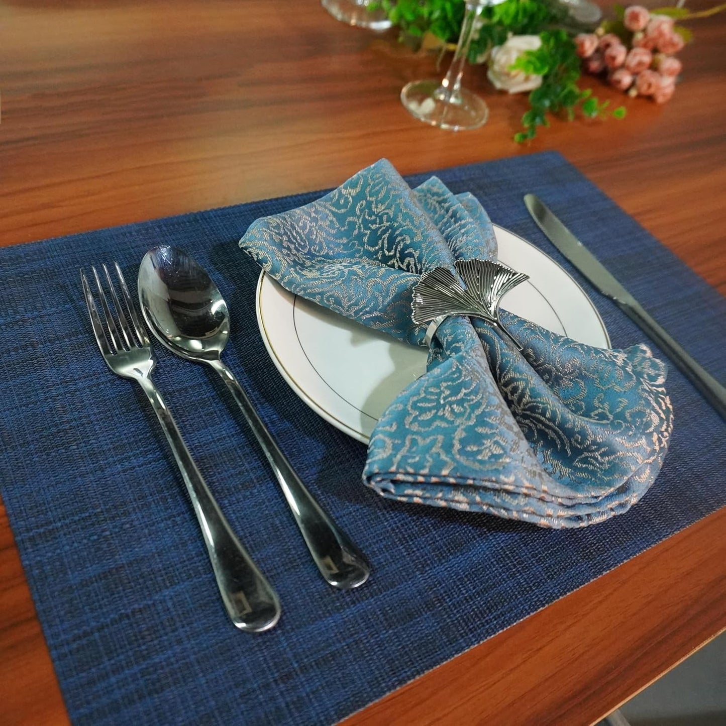 WAZAIGUR Placemats Set of 4 for Dining Table Heat-Resistant Washable Place Mats Woven Vinyl Kitchen Table Mats Easy to Clean,Navy Blue