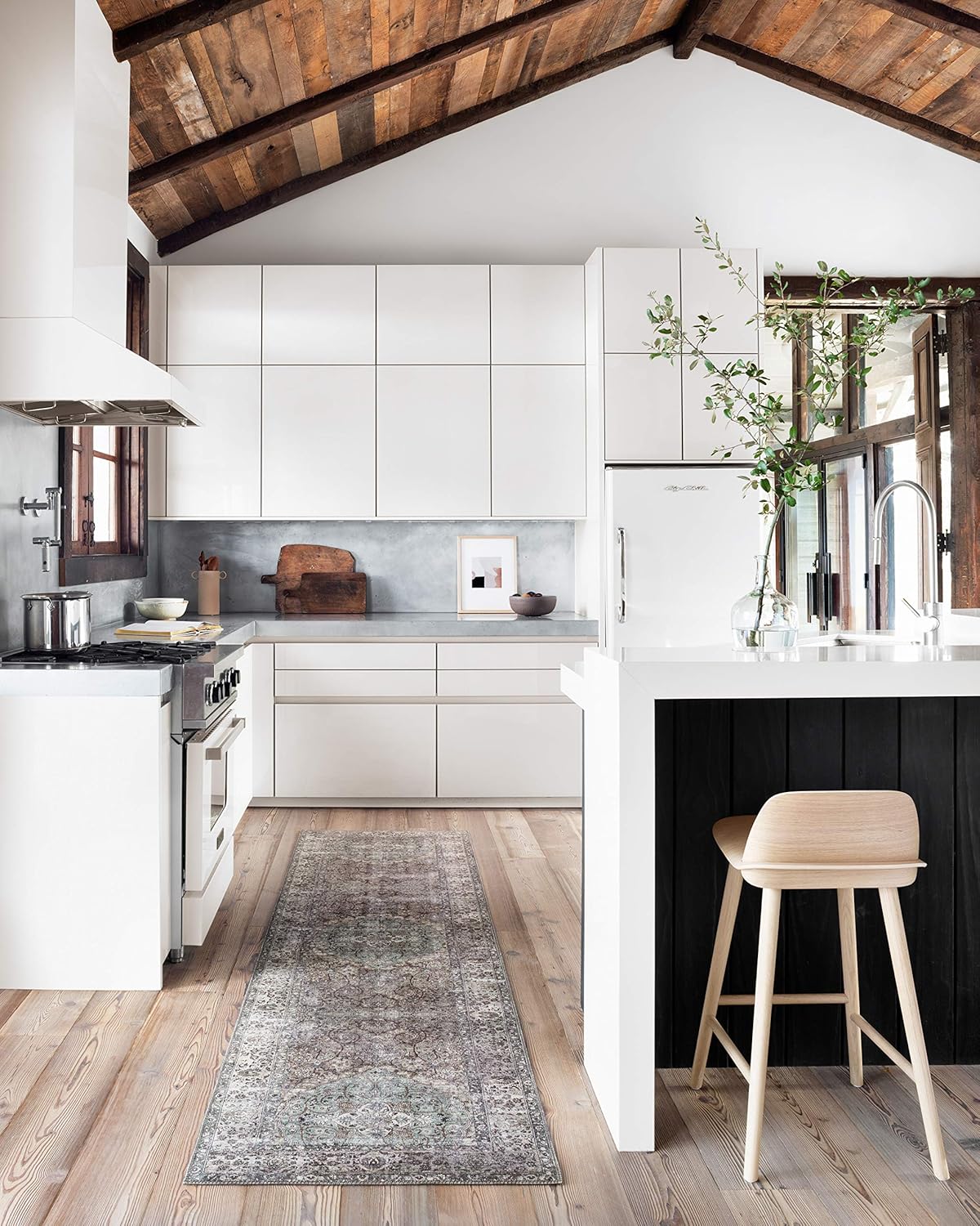 Loloi Layla Collection LAY-06 Taupe/Stone 7'-6" x 9'-6" .13" Thick Area Rug, Soft, Durable, Vintage Inspired, Distressed, Low Pile, Non-Shedding, Easy Clean, Printed, Living Room Rug