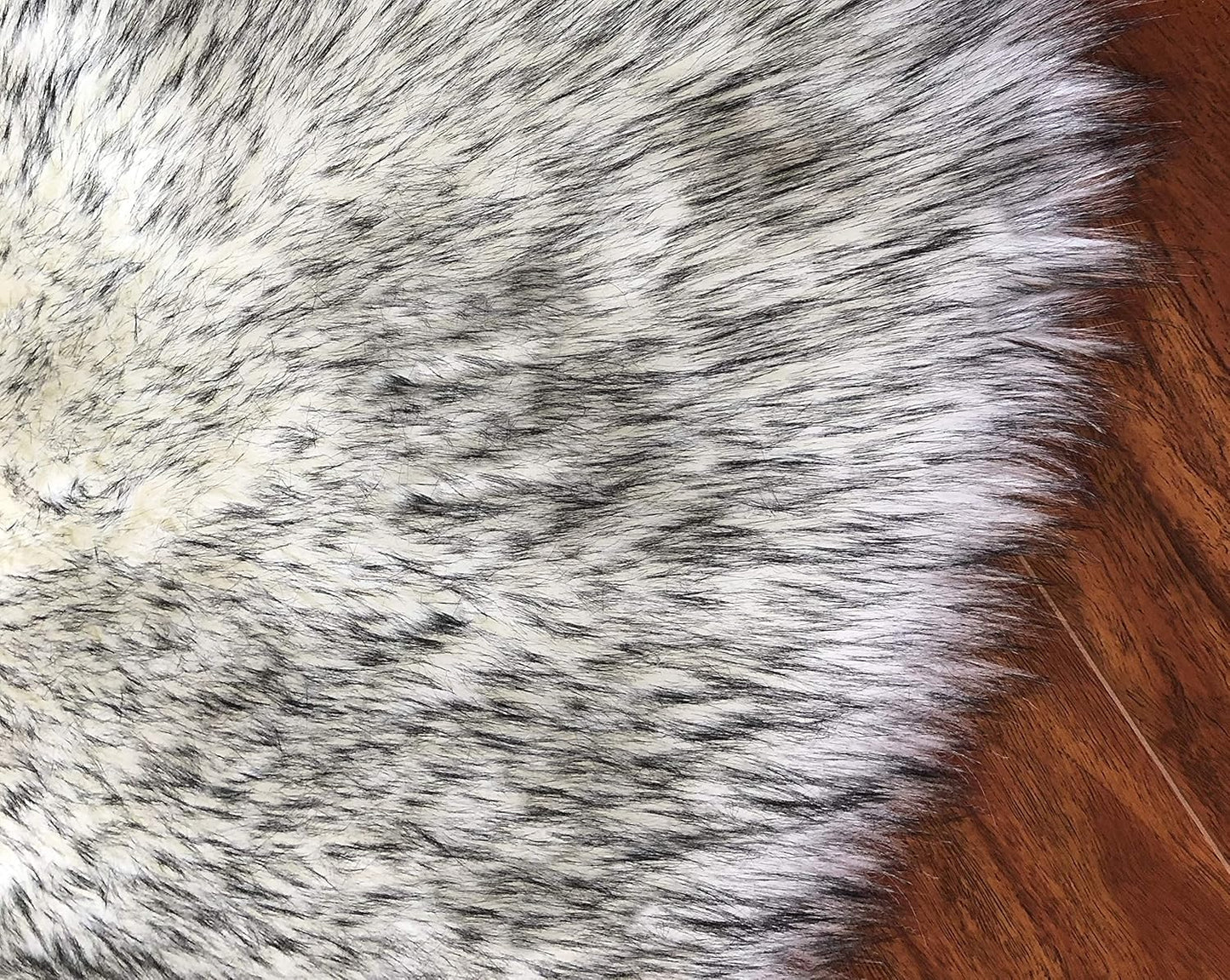 LAMBZY Faux Sheepskin Hypoallergenic Free Shape Silky Shag Rug, Luxury Shaggy Carpet for Bedrooms Rugs Living Kids Rooms Floor Rugs (Sexto 6 Pelts 6'x6', 180x180 cm, White/Black Tips)